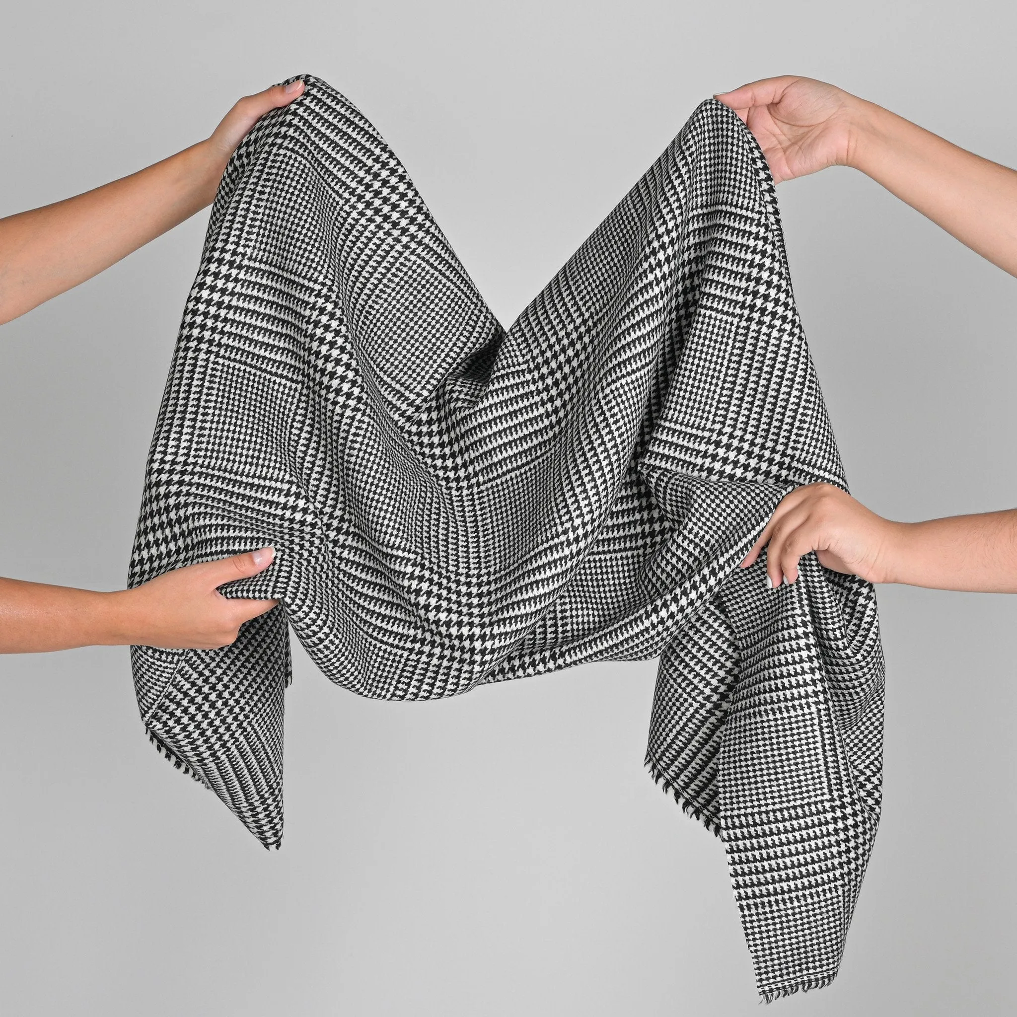 Black Prince of Wales Plaid Fabric 3916