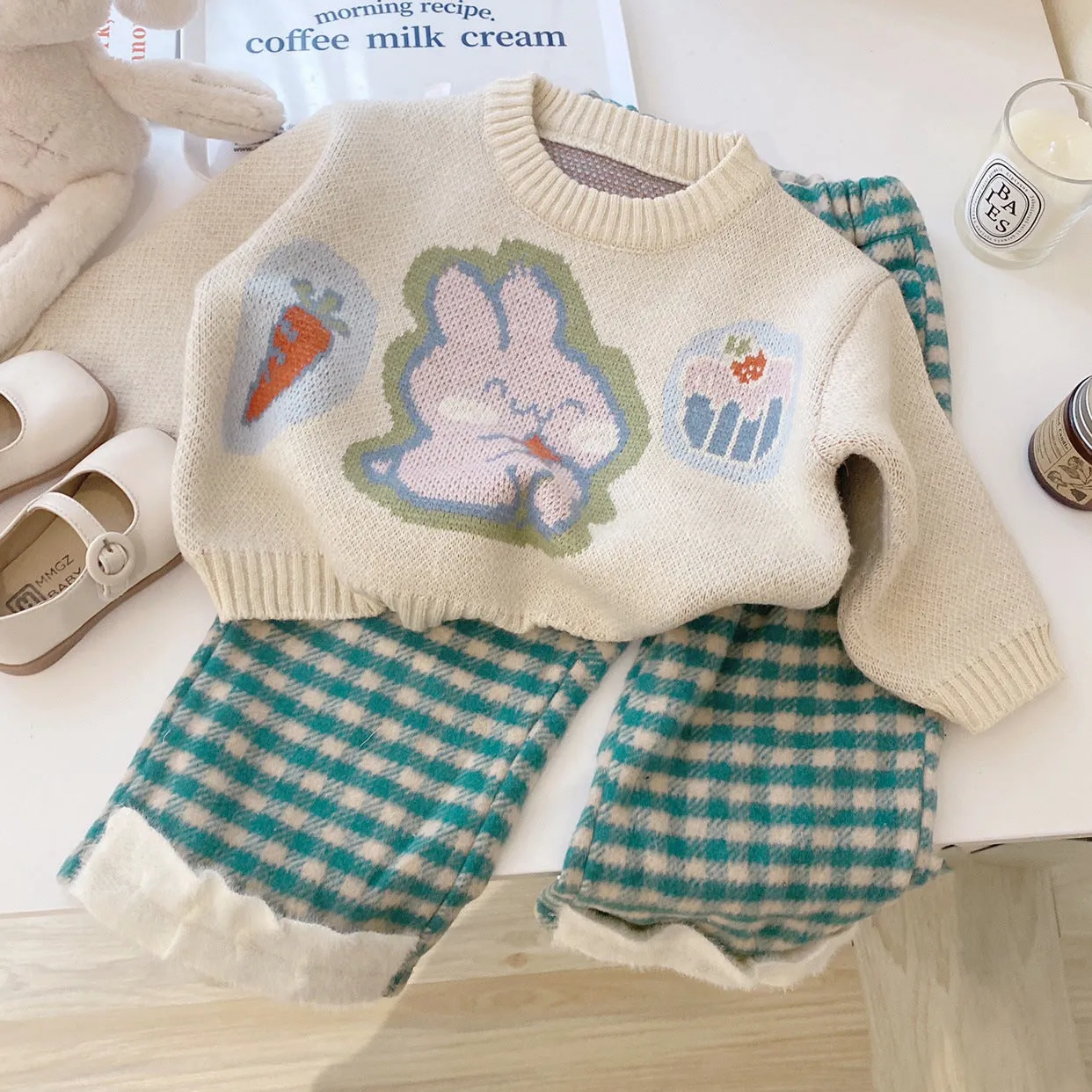 Korean children's clothing 2024 autumn and winter clothing girls' foreign-style thickened sweater knitted sweater children's three-dimensional love color top